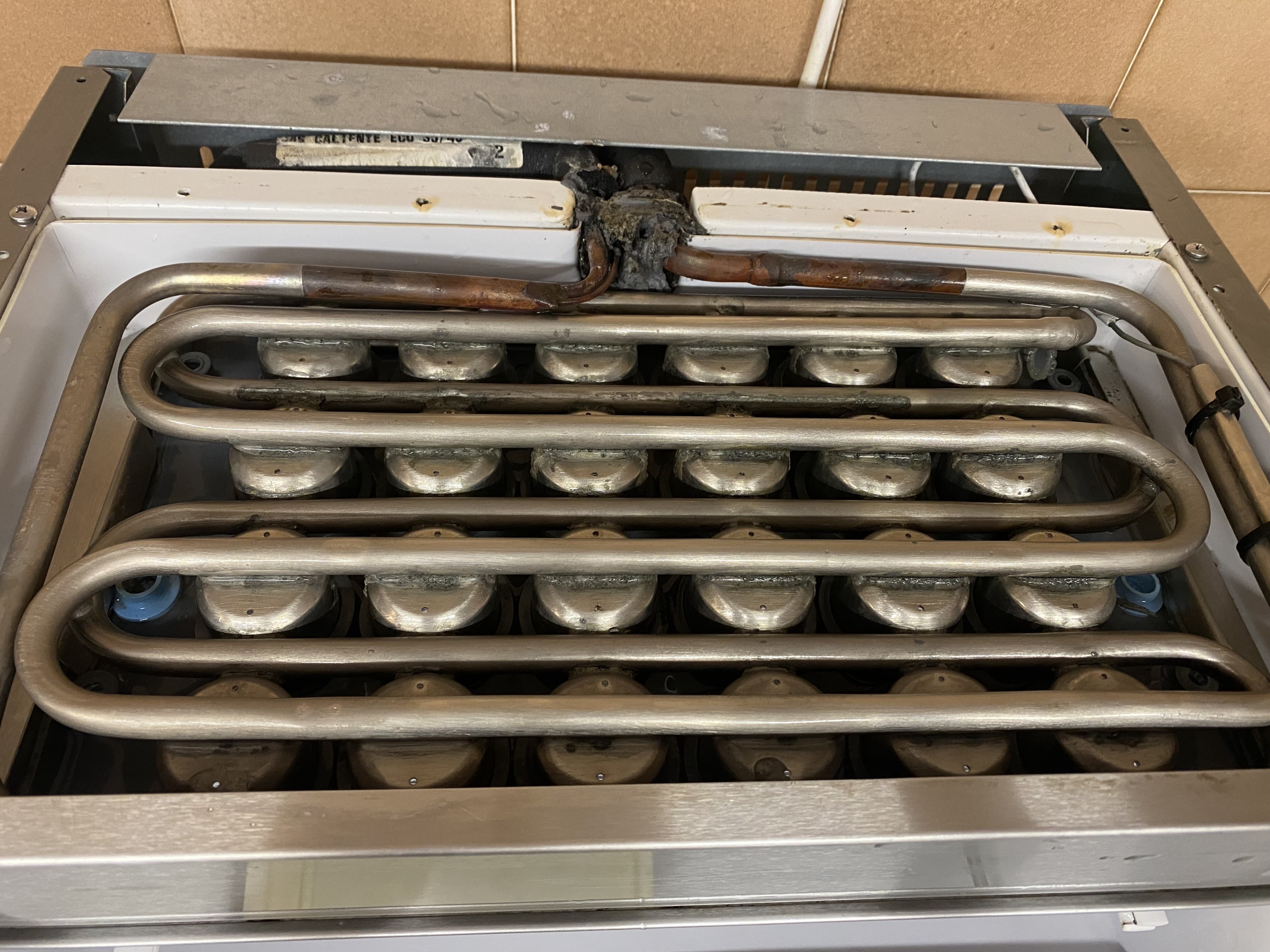 Commercial refrigeration evaporator and internal components